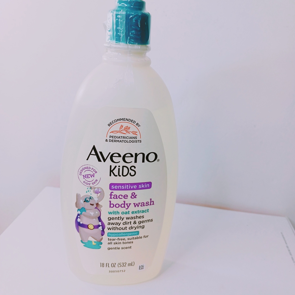 Kids Sensitive Skin Face & Body Wash - White